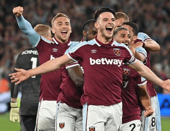 王飞获双料推广人奖，推动中国拳击发展，助力职业拳击繁荣。