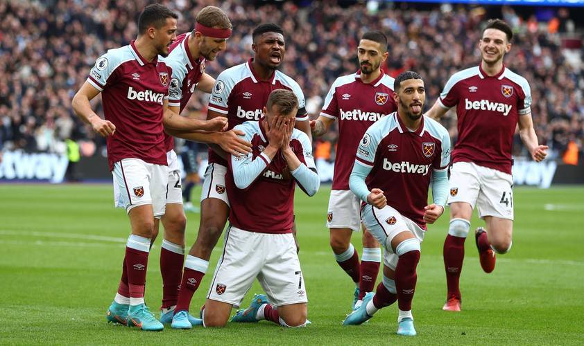 英格兰球员周薪排行榜：伊万-托尼42.3万镑居首，凯恩第二