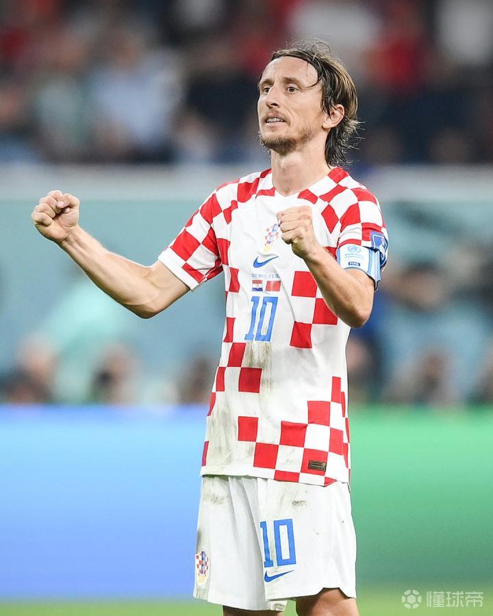 莫斯克拉在对阵小蜜蜂的比赛中伤退，阿森纳后防3人受伤